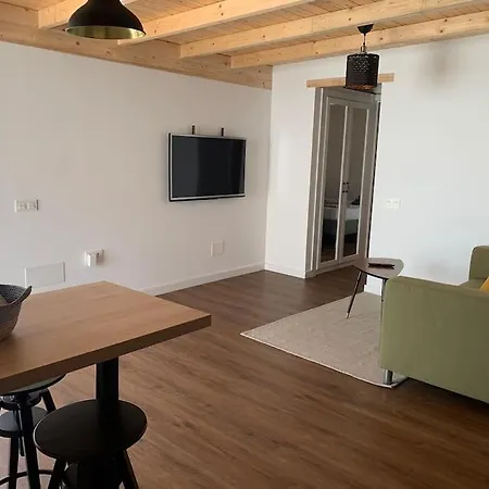 Moderna Casa De Invitados Con Terraza Y Piscina Apartman