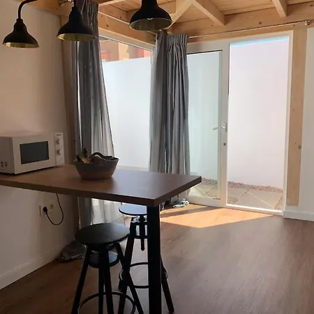 Moderna Casa De Invitados Con Terraza Y Piscina Corralejo