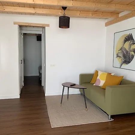 Moderna Casa De Invitados Con Terraza Y Piscina Κοραλέχο