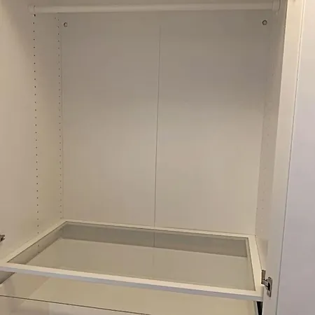 Moderna Casa De Invitados Con Terraza Y Piscina *