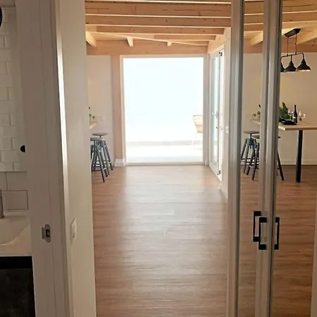 Moderna Casa De Invitados Con Terraza Y Piscina Κοραλέχο